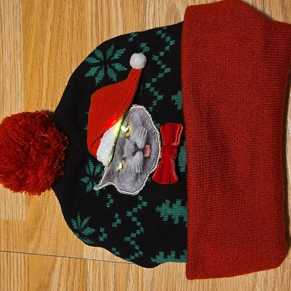 105NWOT Talla Unica Christmas hat cat with lightup eyes/pom pom mens ladies kids